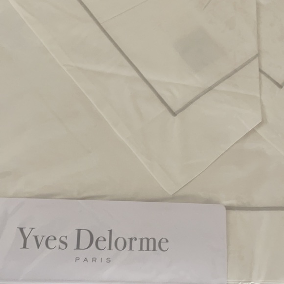 Yves Delorme Beige Parure  Queen Sheet Set - Picture 4 of 5